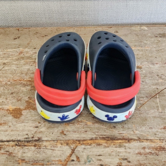 COPY - Mickey Mouse Light Up crocs 7c toddler - Picture 3 of 7